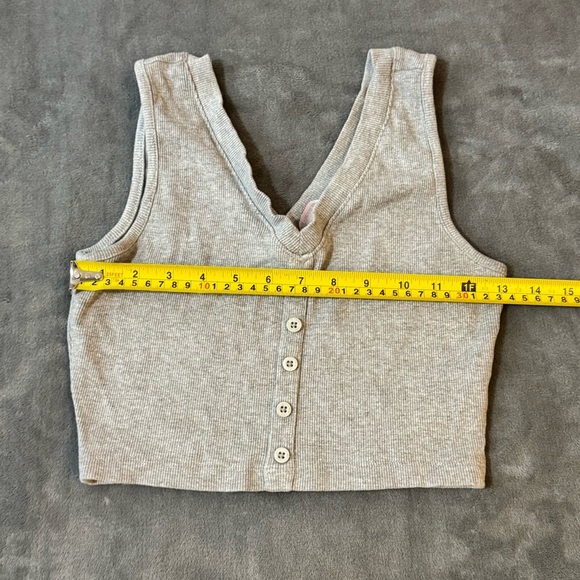 La Vie En Rose Heather Gray Buttoned Crop Top
#1283 - Picture 2 of 6